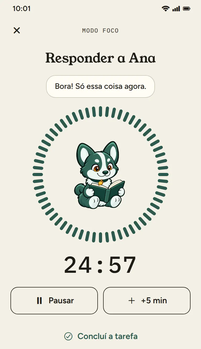 Modo Foco na tarefa Responder a Ana: o mascote lê um livro dentro de um anel de tracinhos, o relógio marca 24:57 e há os botões Pausar e +5 min.